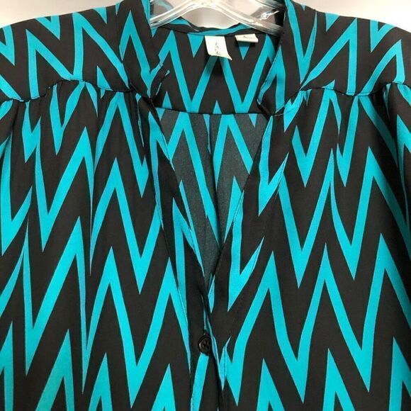 TACERA - NWOT 🎉HPx2🎉 L Sz L Tunic-Length 3/4-Button Chevron Blouse/Black & Teal - Picture 2 of 13